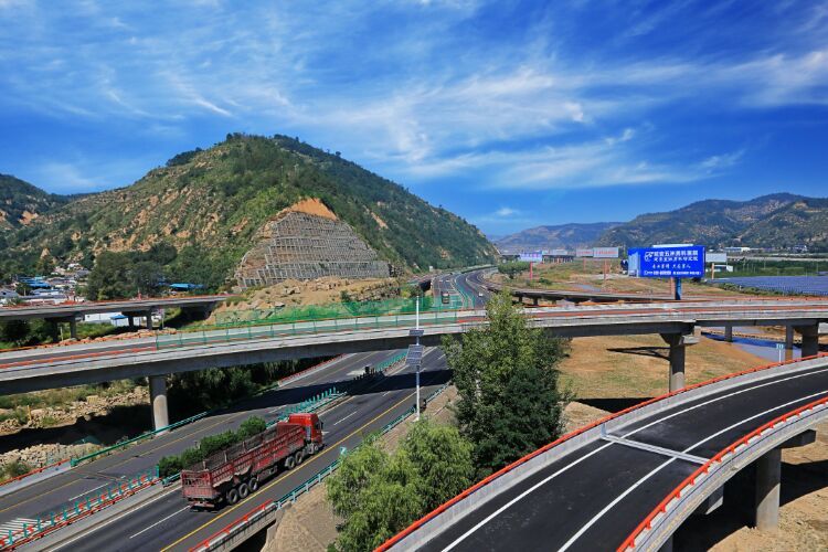 LED显示屏技术在高速公路中的应用